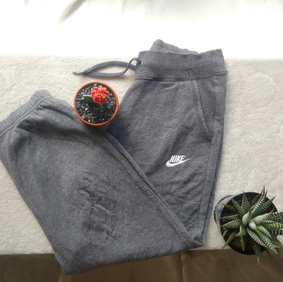 Nike Pants - Women's Nike capri sweats gray small
